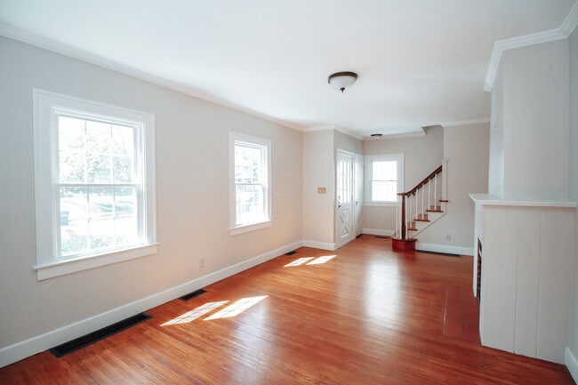 Building Photo - 3744 Bowen Rd