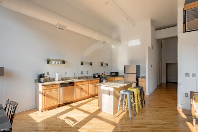 Foto del edificio - 1 br, 1 bath Condo - 2843 E Grand Blvd