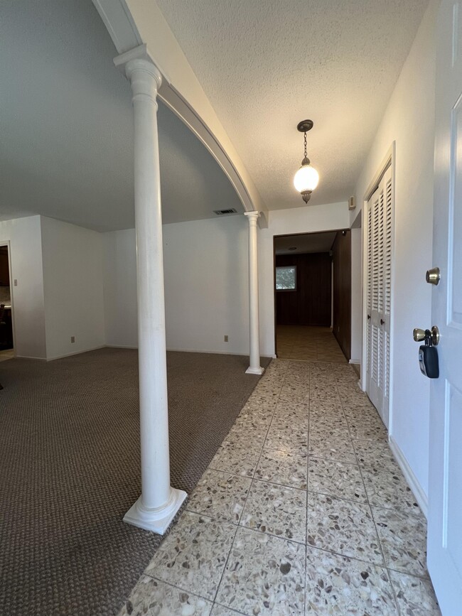 Foto del edificio - 1735 Donaldson Ave