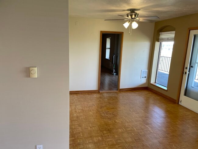 Sala de estar - 1916 W Riverside Ave