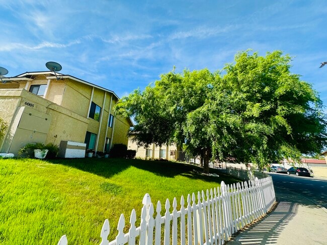 Foto del edificio - 6005 Hill Dale Ct