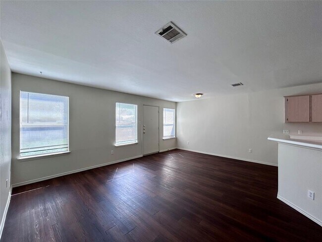 Foto del edificio - 9703 Nightjar Dr
