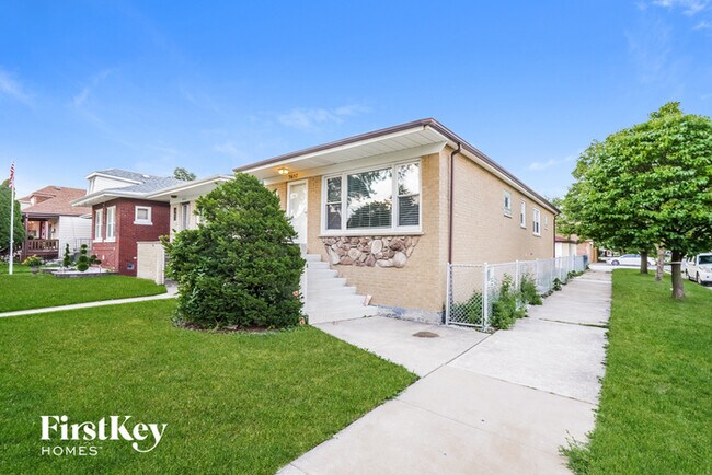 Building Photo - 3657 W 59th Pl
