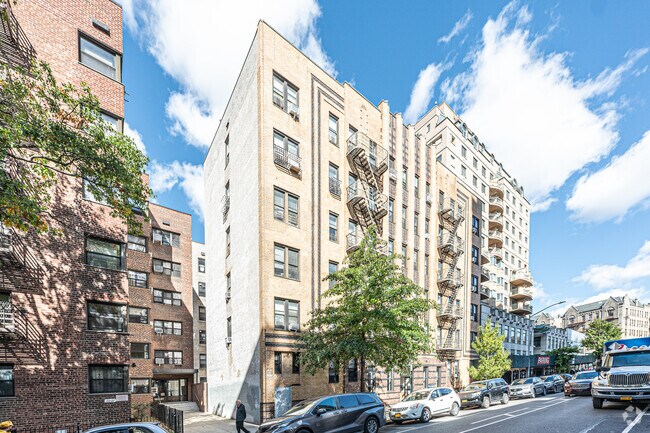 Foto del edificio - 13333 Sanford Ave