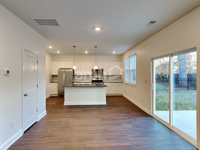 Foto del edificio - 600 Rivermist Drive