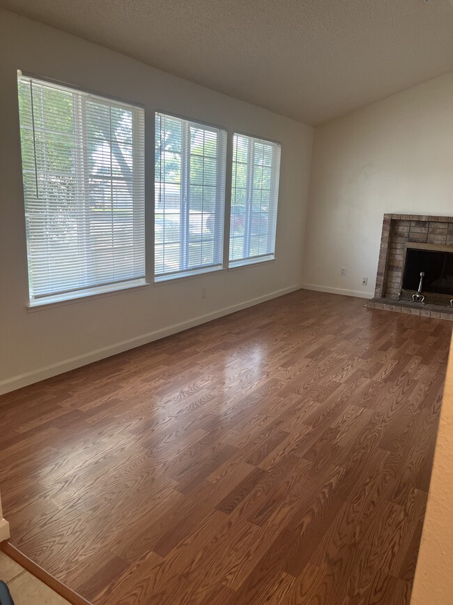 Building Photo - 9371 Medallion Way