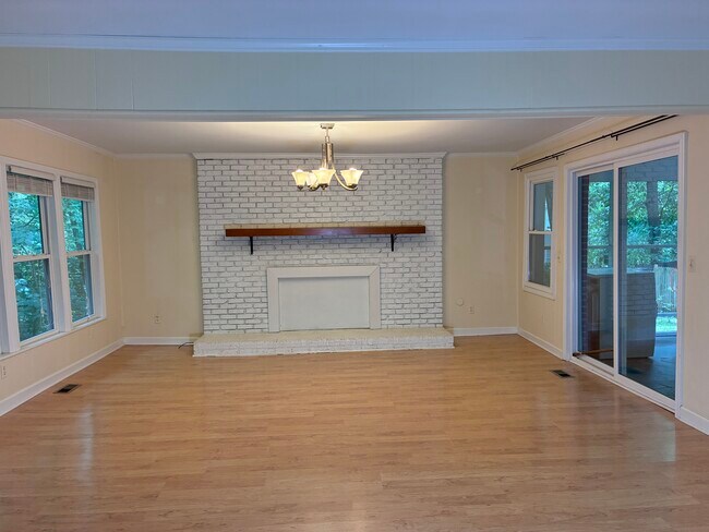 Foto del edificio - 3649 Pineview Cir