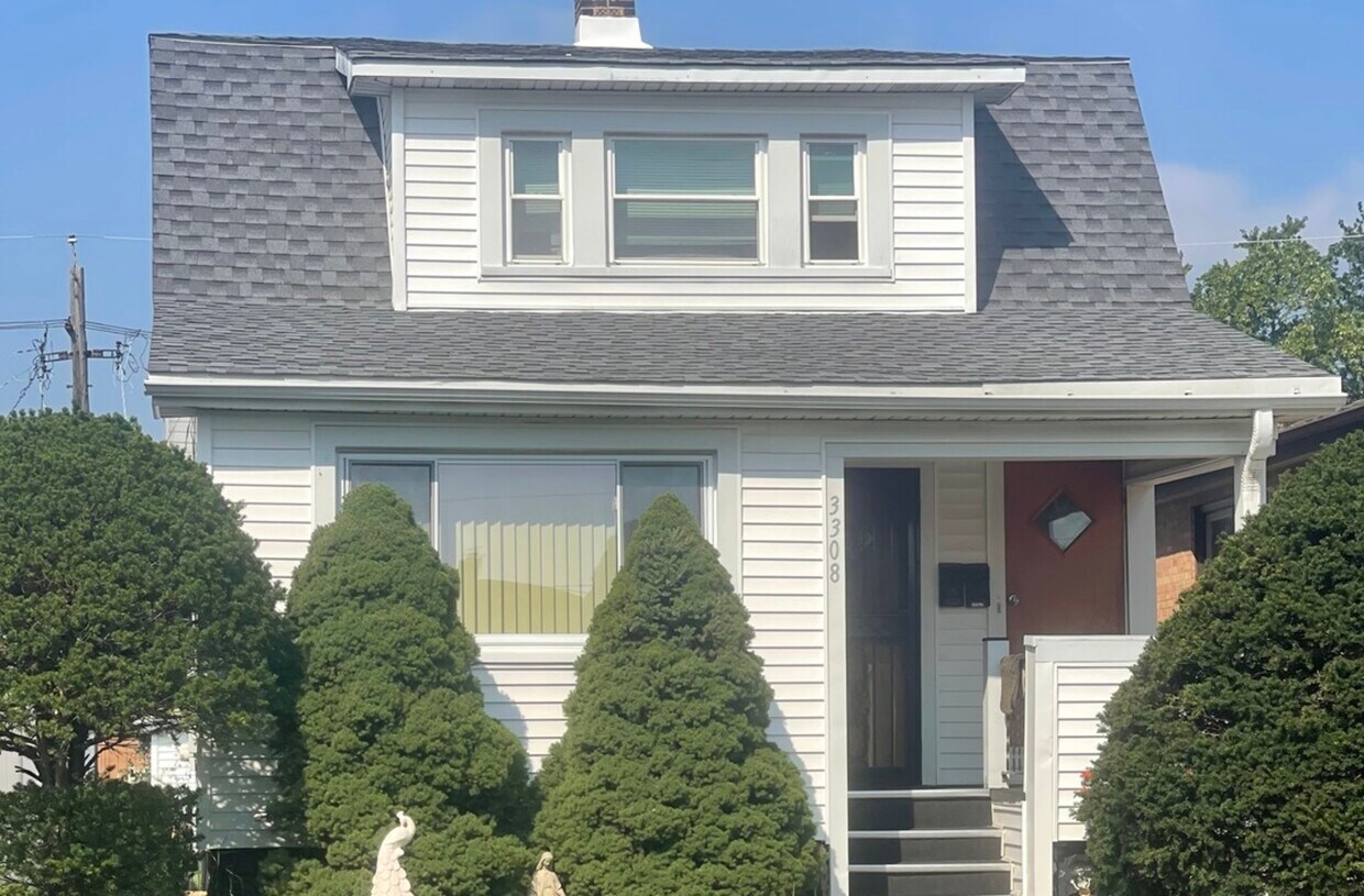 Primary Photo - 3308 N Ozark Ave