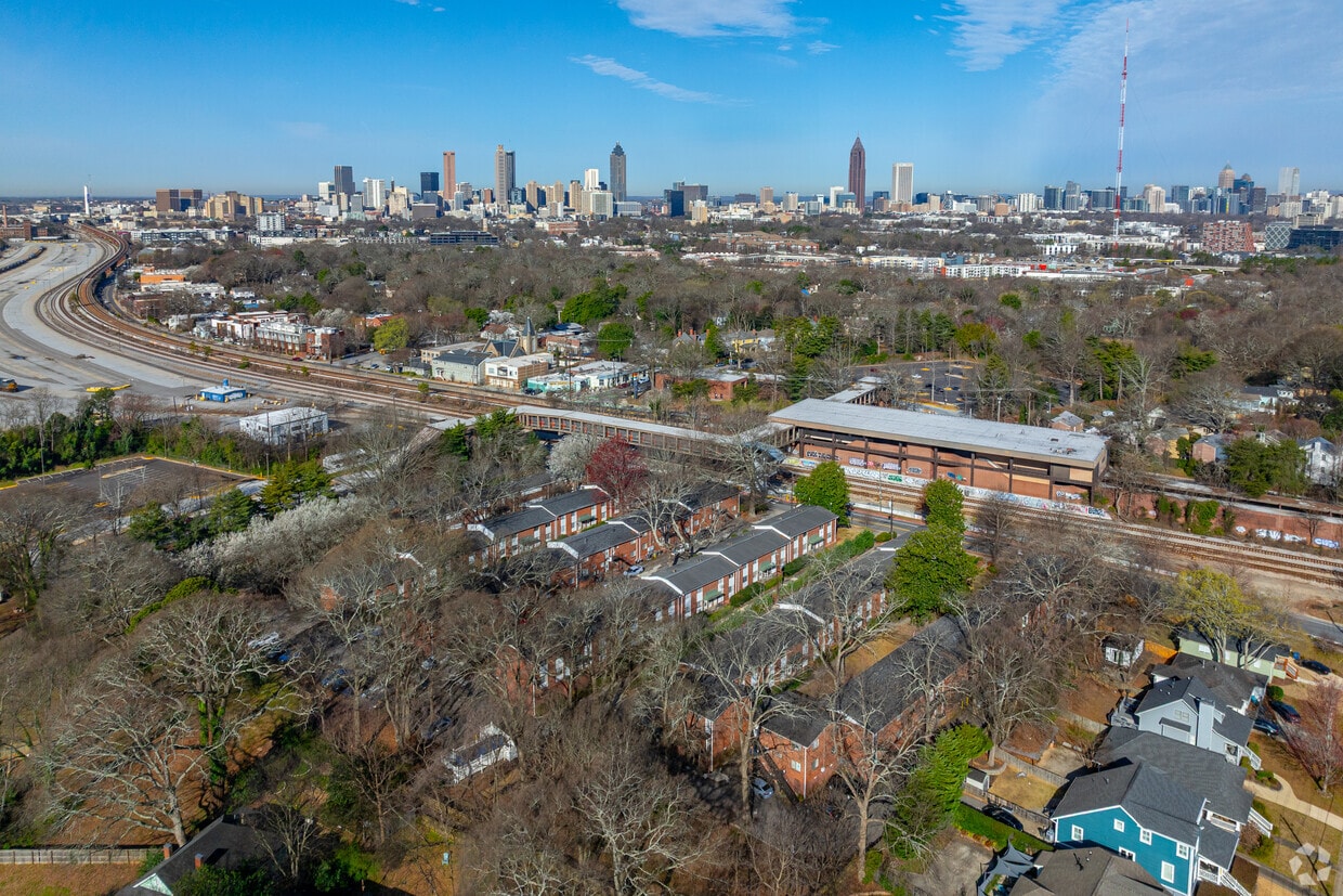 Primary Photo - Station Square Apartments