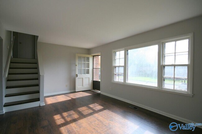 Building Photo - 2613 Thornhill Rd NW
