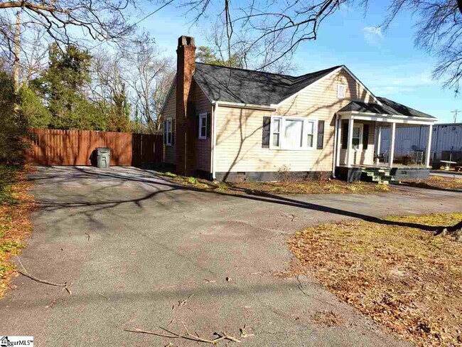 Building Photo - 804 Gordon St Ext