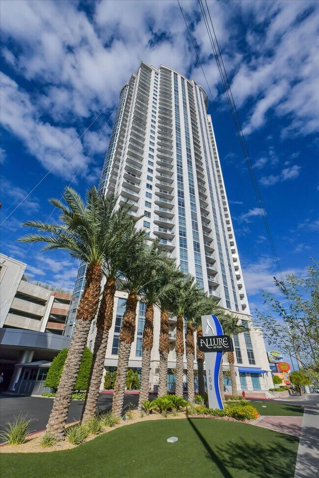 Foto del edificio - Dual Masters & Incredible Strip Views, 37th Floor or Allure