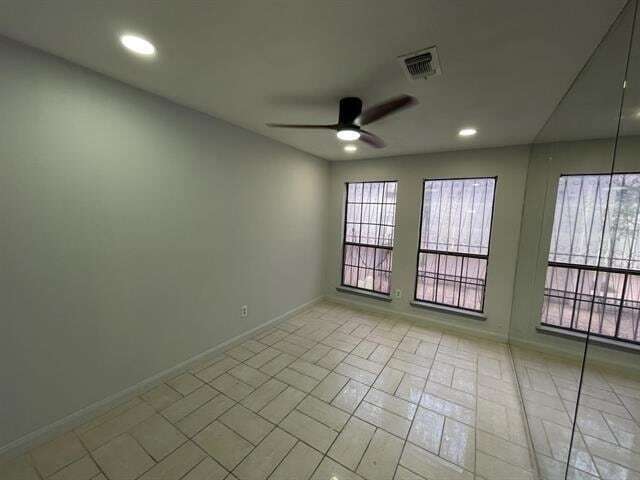 Foto del edificio - 101 W Del Mar Blvd