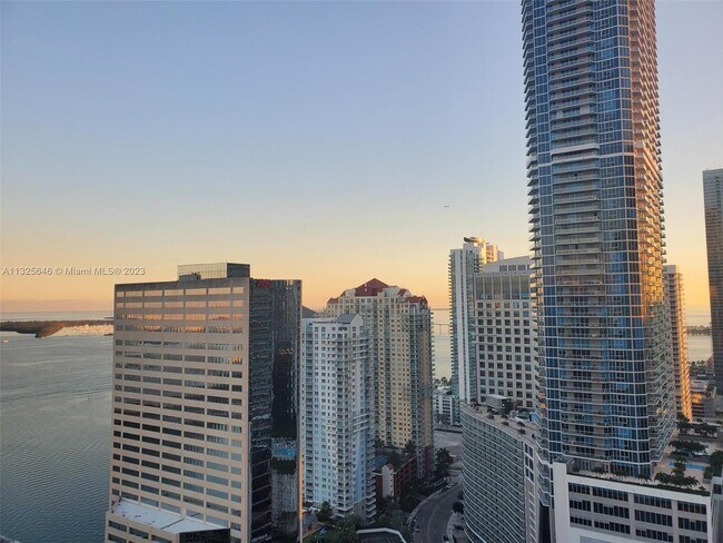 Building Photo - 950 Brickell Bay Dr