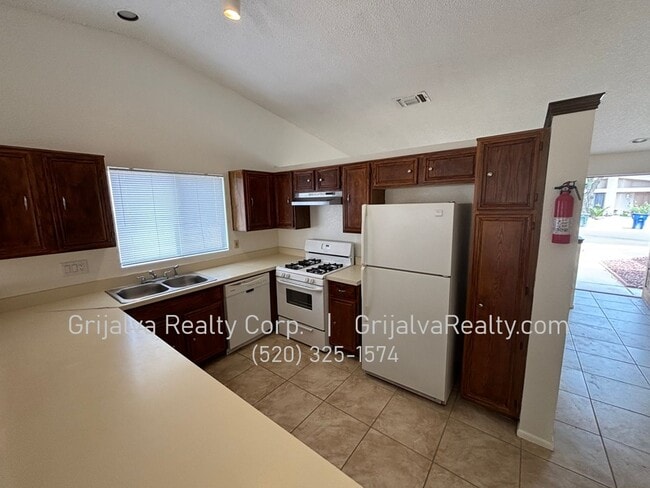 Foto del edificio - 3 Bedroom House in Midvale for Rent (Drexel/Midvale Park)