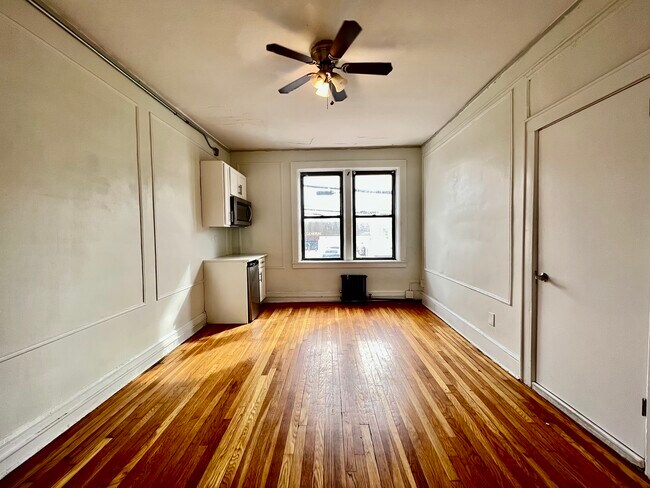 Building Photo - 1144 E Grand St
