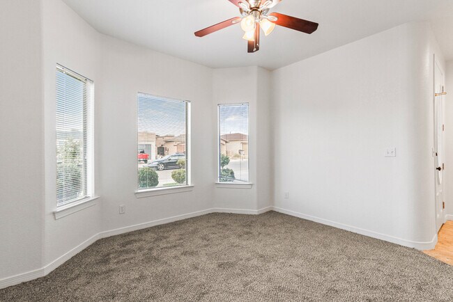 Foto del edificio - 12820 Cozy Cove Ave