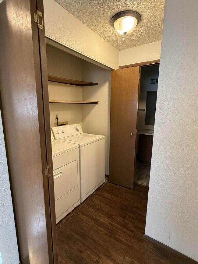 Foto del edificio - Lovely Updated 2-bedroom Unit Available NOW!
