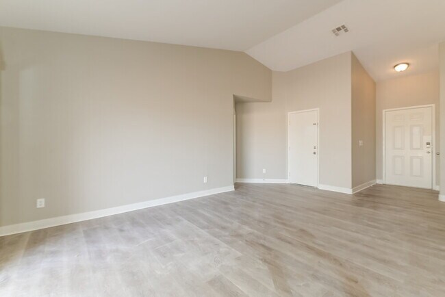 Foto del edificio - 390 Lombardy Cir