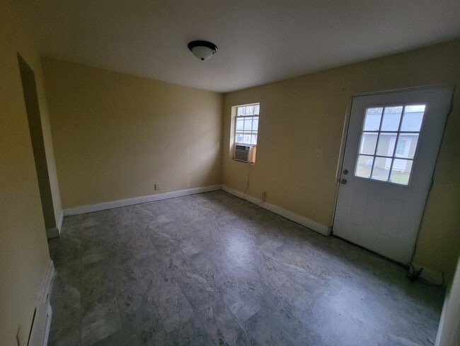 Building Photo - Pursley Court Apartments