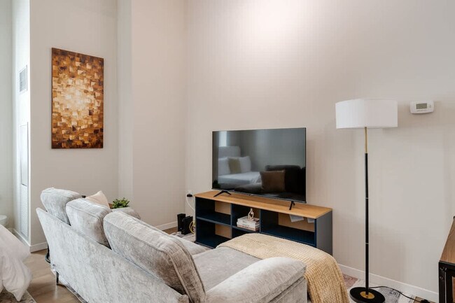 Building Photo - 309 Vine St