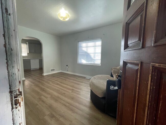 Foto del edificio - 39-43 W 880 N