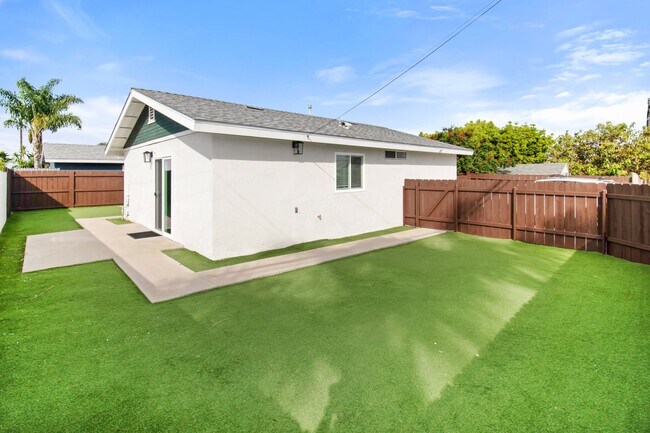 Foto del edificio - Updated IB Bungalow with Private Yard