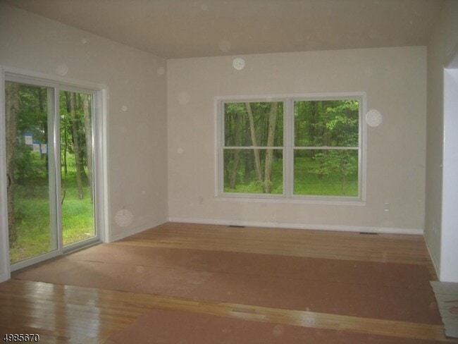 Building Photo - 371 S Maple Ave