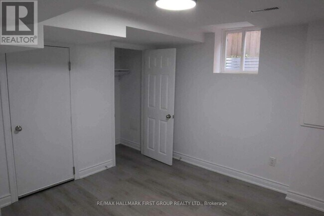 Photo du bâtiment - 1627 Baggins St