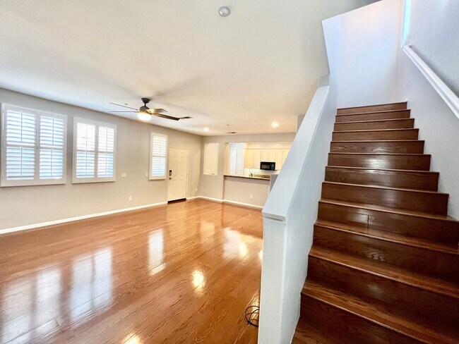Building Photo - Beautiful 2B/2.5BA located in Santee!
