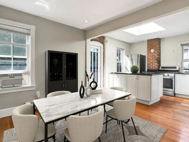 Building Photo - NEU 6 BED 3 BATH!!!!!