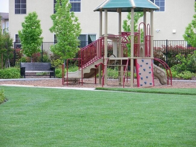 Building Photo - Pekin Court- Roseville