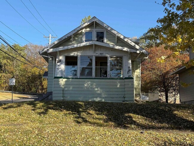 Building Photo - 834 N 4th St