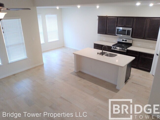 Foto del edificio - 4 br, 3.5 bath House - 8429 Sweet Flag Lane
