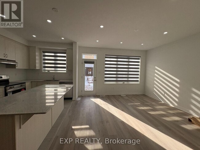 Photo du bâtiment - 1344 Hearns Pl