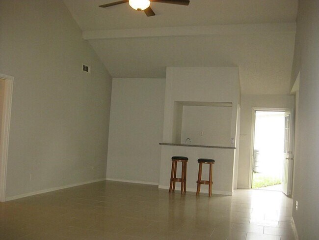 Building Photo - 1907 Sedgie Dr