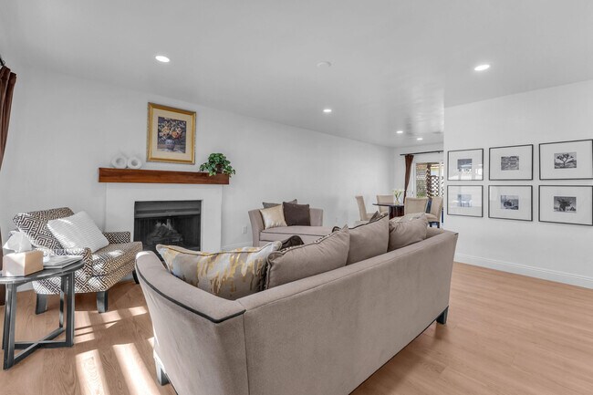 Building Photo - 75250 Vista Huerto