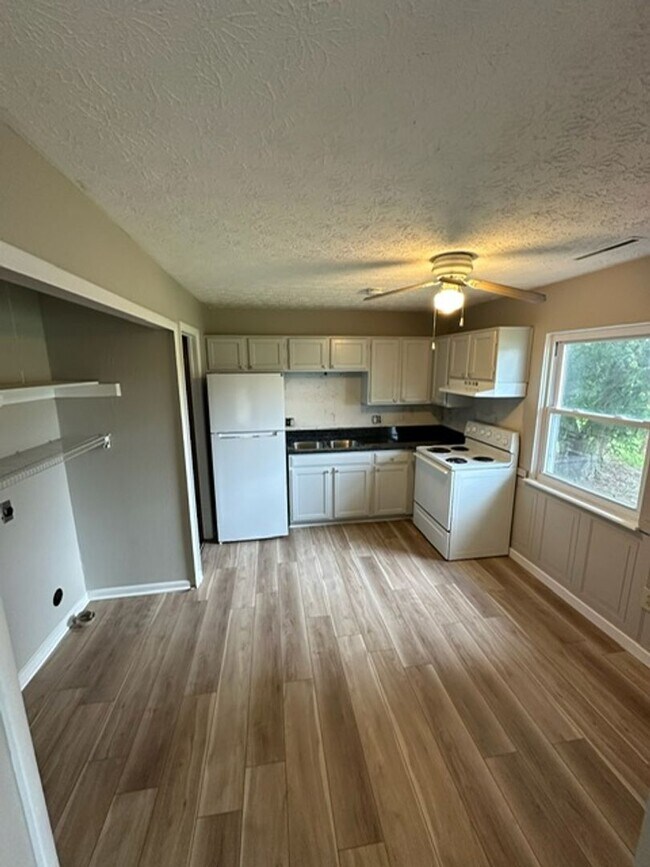 Foto del edificio - 8821 Middlebranch Ave NE