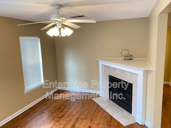 Foto del edificio - 7162 Charlton Way