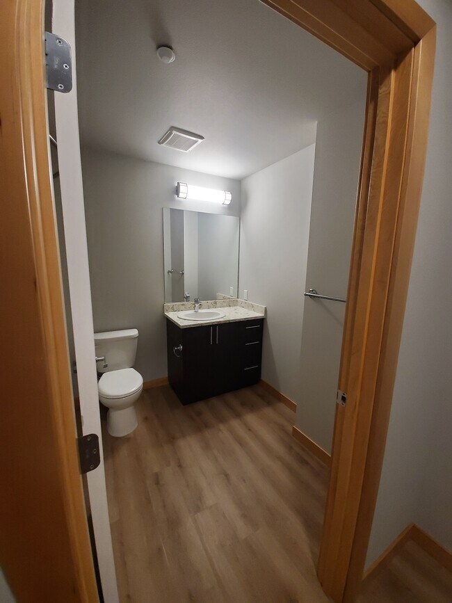 Building Photo - The Grand on Broadway