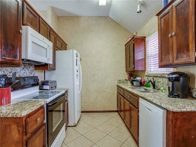 Building Photo - 1006 Solomon Dr