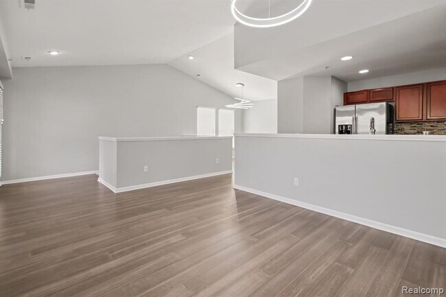 Foto del edificio - 27909 Hopkins Dr