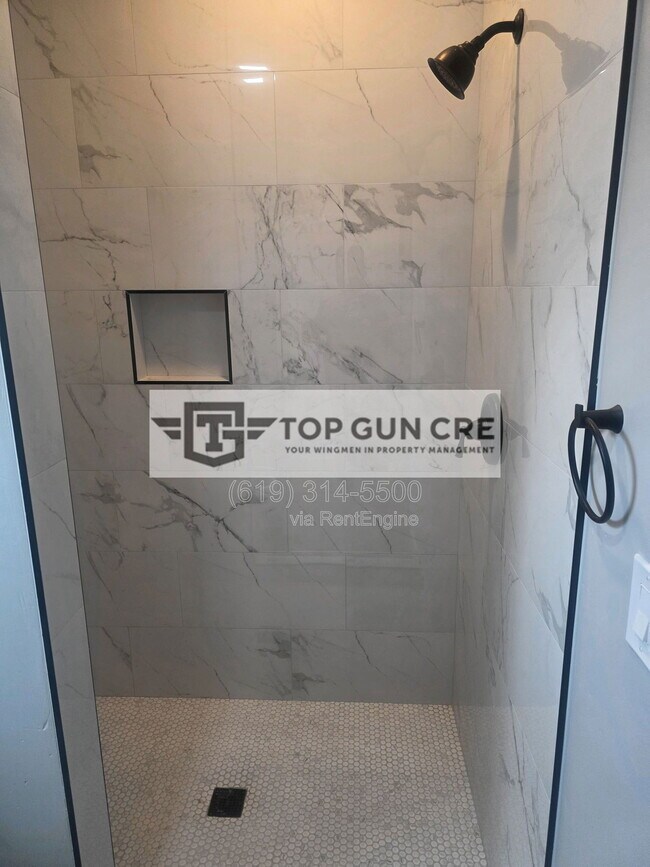 Foto del edificio - 4866 Fond Du Lac Ct