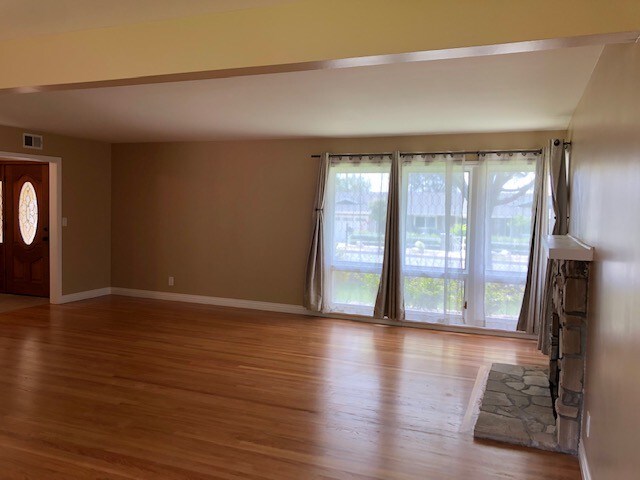 Building Photo - 1301 Kensington Dr
