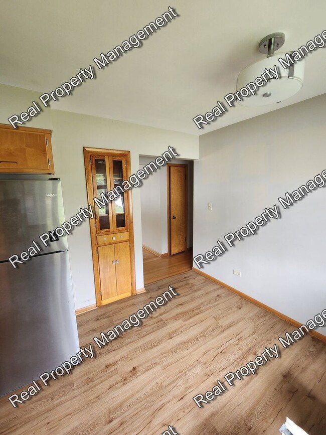 Building Photo - Three Bedroom Ranch