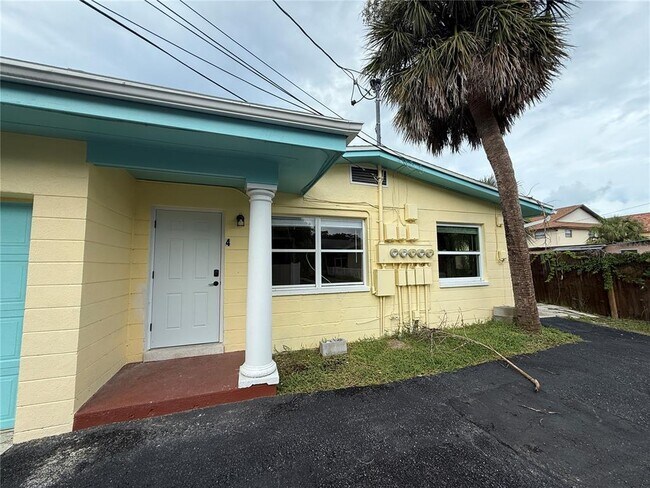 Building Photo - 7057 Sunset Dr S