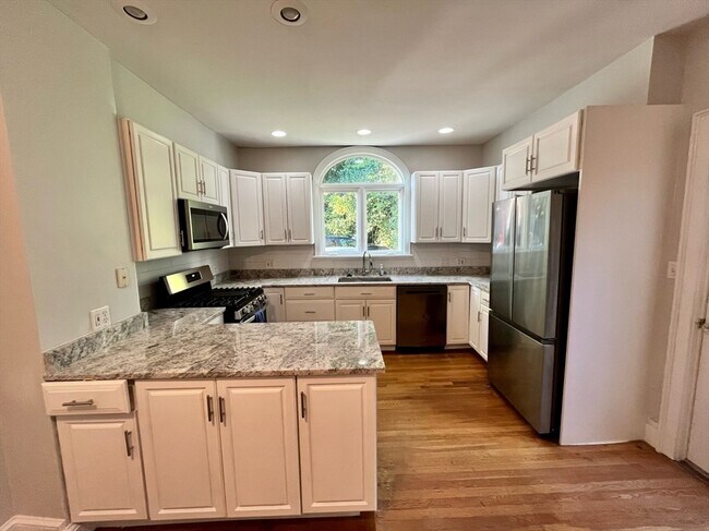 Building Photo - 105 Pleasant St