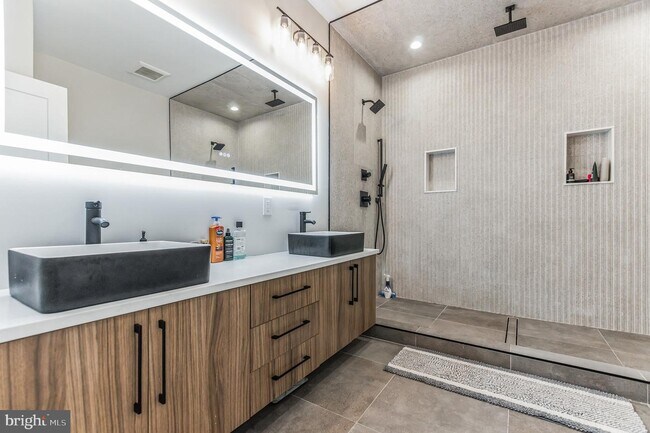 Foto del edificio - 2665 Tilton St