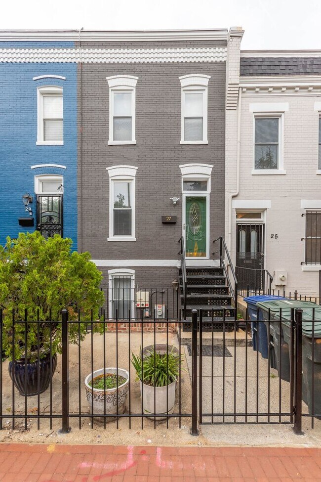 Building Photo - Brand New 3 BD Rowhome