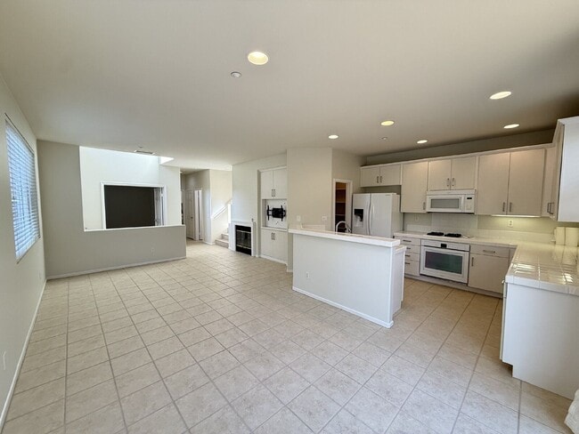 Building Photo - 6446 Alexandri Cir